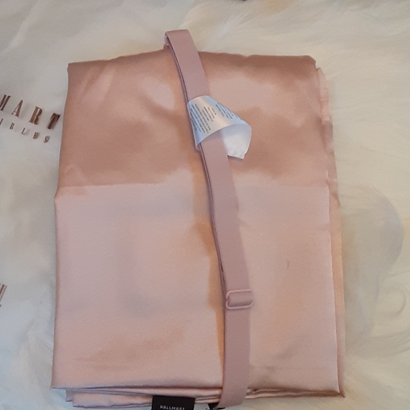 HALLMART COLLECTIBLES Satin Pillowcase & Eye Mask - Picture 6 of 6